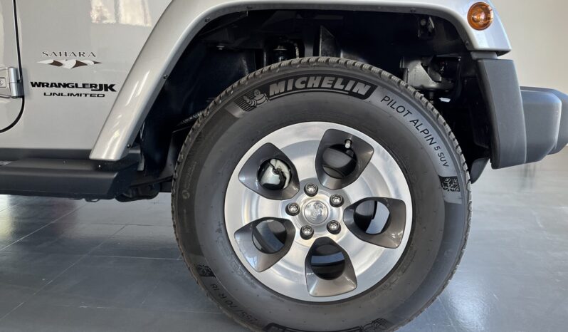 
Jeep Wrangler Unlimited Sahara 2.8 full									