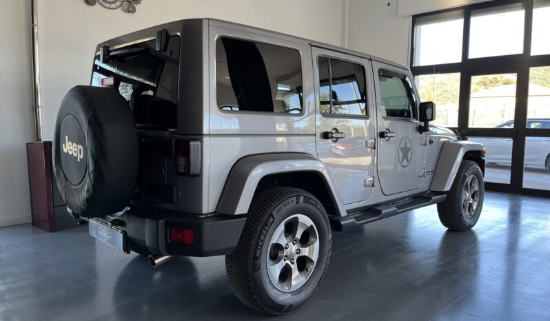 
Jeep Wrangler Unlimited Sahara 2.8 full									