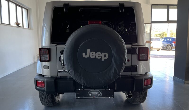 
Jeep Wrangler Unlimited Sahara 2.8 full									