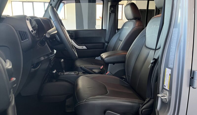 
Jeep Wrangler Unlimited Sahara 2.8 full									