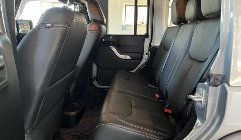 
Jeep Wrangler Unlimited Sahara 2.8 full									