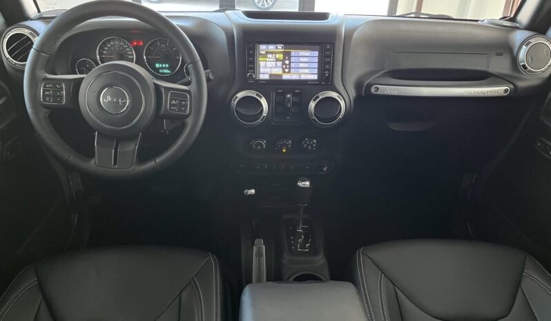 
Jeep Wrangler Unlimited Sahara 2.8 full									
