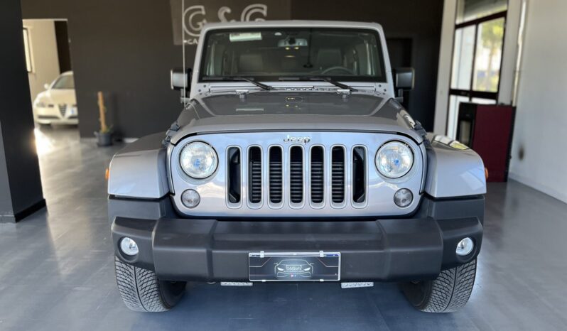 
Jeep Wrangler Unlimited Sahara 2.8 full									
