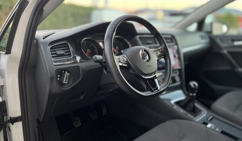 
Volkswagen Golf 7 1.6 TDI full									