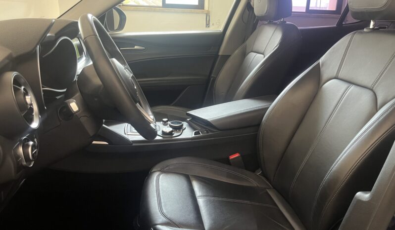 
Alfa Romeo Stelvio Q4 Turbodiesel 2.2 full									