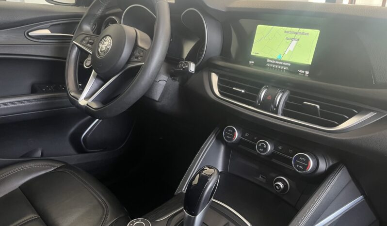 
Alfa Romeo Stelvio Q4 Turbodiesel 2.2 full									
