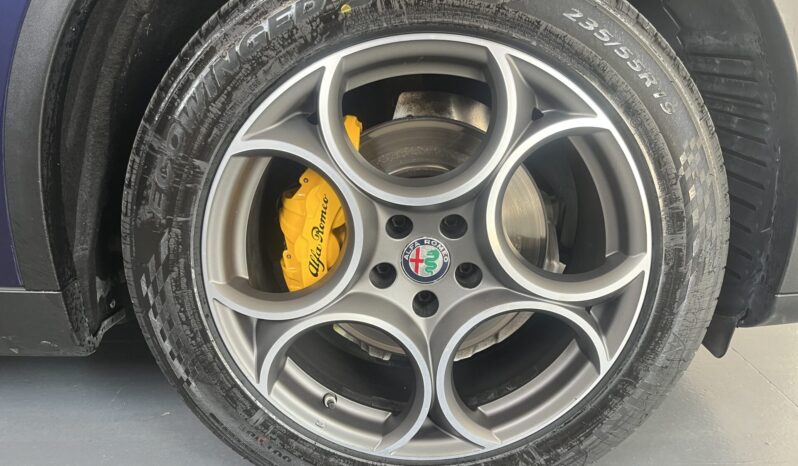 
Alfa Romeo Stelvio Q4 Turbodiesel 2.2 full									