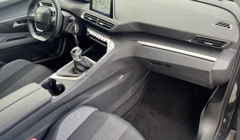 
Peugeot 3008 1.5 BlueHDi full									