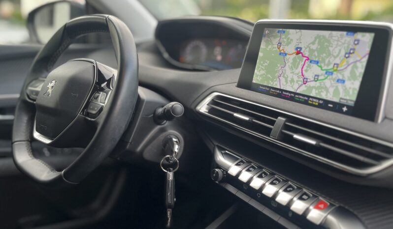 
Peugeot 3008 1.5 BlueHDi full									