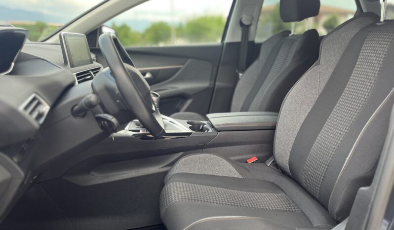 
Peugeot 3008 1.5 BlueHDi full									