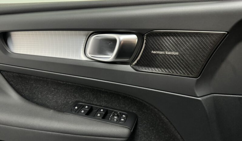 
Volvo XC40 D3 Monument 2.0 full									