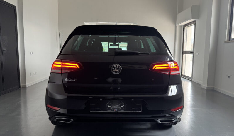 
Volkswagen Golf 7,5 R-Line full									