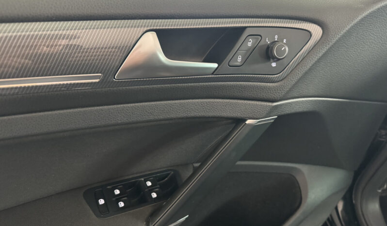 
Volkswagen Golf 7,5 R-Line full									