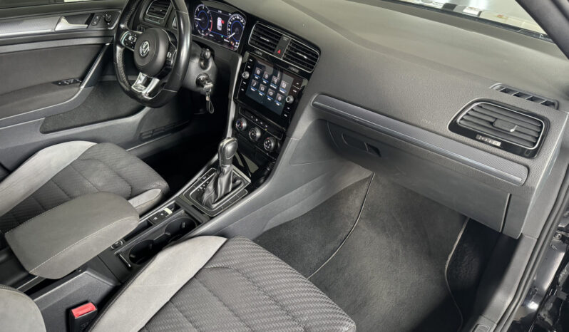 
Volkswagen Golf 7,5 R-Line full									