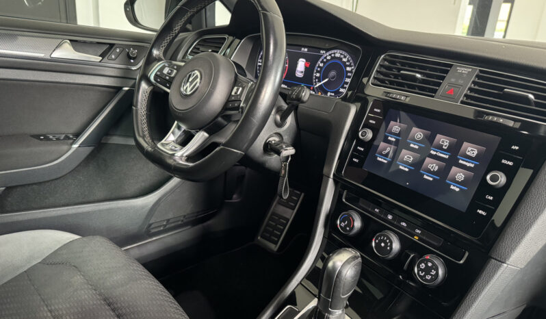 
Volkswagen Golf 7,5 R-Line full									