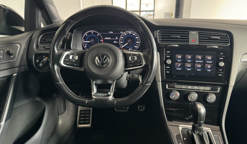
Volkswagen Golf 7,5 R-Line full									