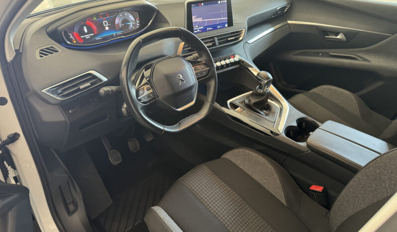 
Peugeot 3008 1.5 BlueHDi full									