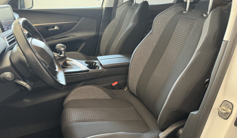 
Peugeot 3008 1.5 BlueHDi full									