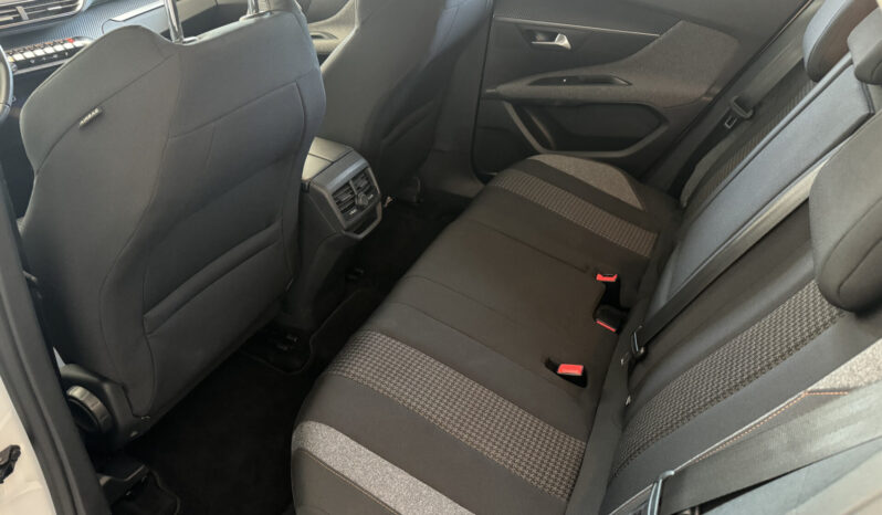 
Peugeot 3008 1.5 BlueHDi full									