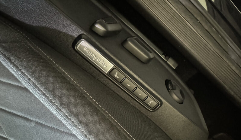 
Volkswagen Golf 8 2.0 TDi SCR Style full									