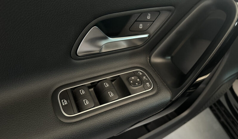 
Mercedes-Benz Classe A 180D Auto full									