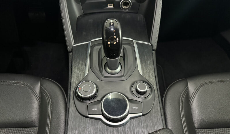 
Alfa Romeo Stelvio B-Tech 2.2 Q4 full									