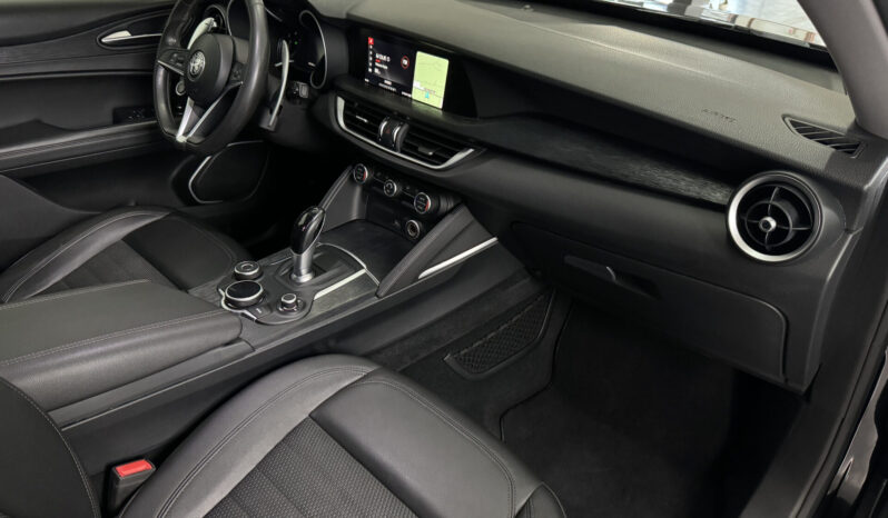 
Alfa Romeo Stelvio B-Tech 2.2 Q4 full									