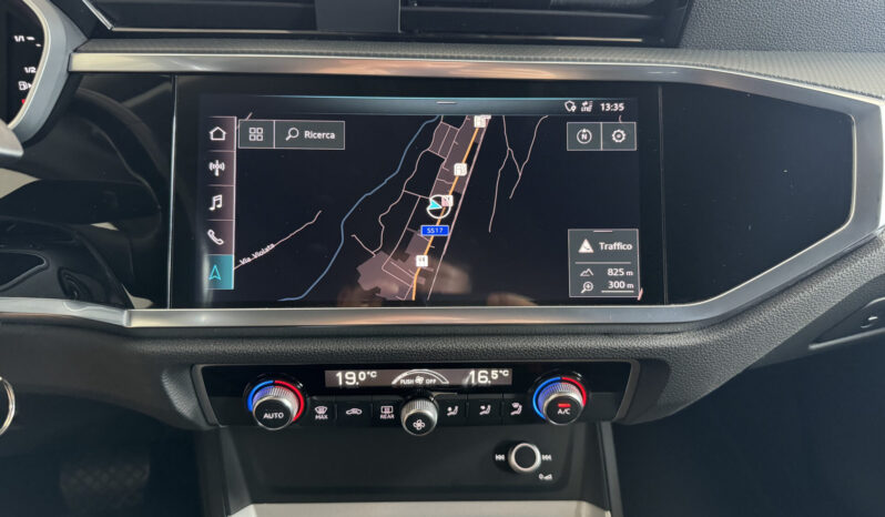 
Audi Q3 TDi Quattro 2.0 full									