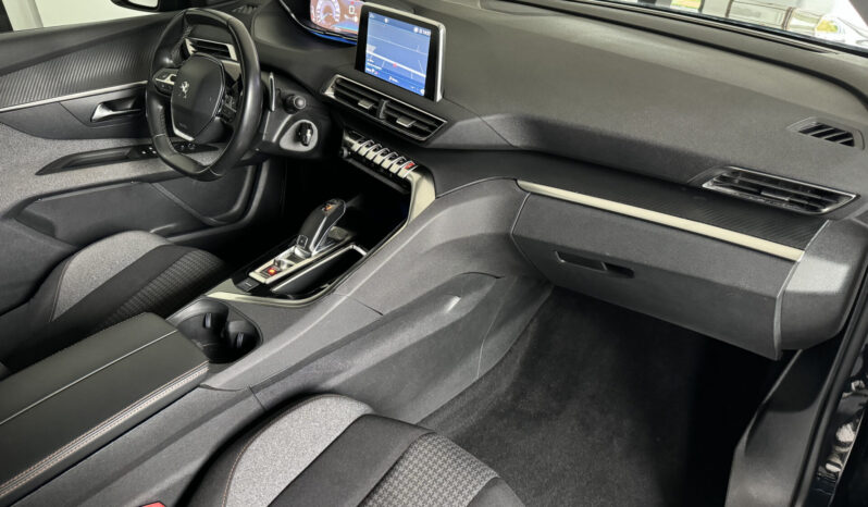 
Peugeot 3008 Blue HDi 130 CV full									