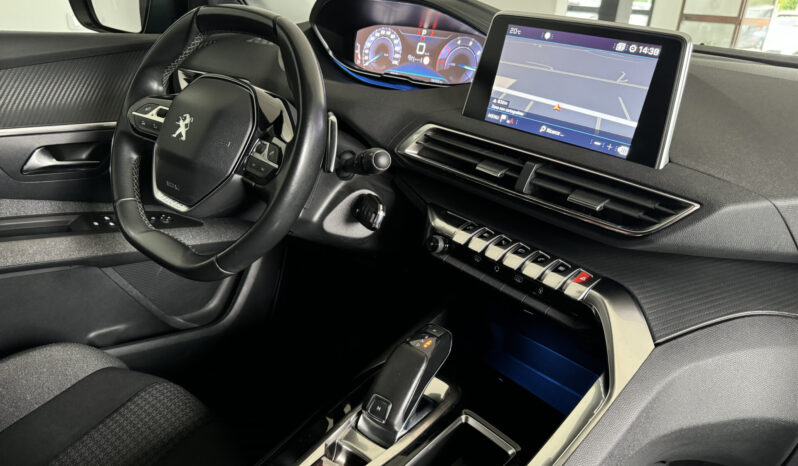 
Peugeot 3008 Blue HDi 130 CV full									