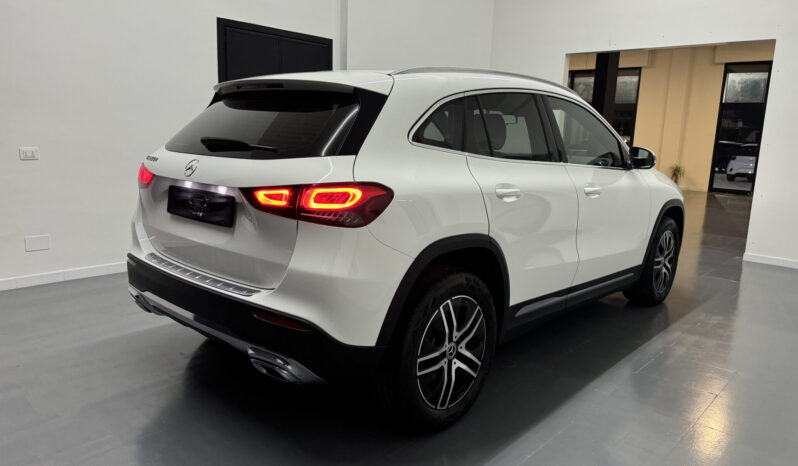 
Mercedes Benz GLA 200d Automatic Sport full									