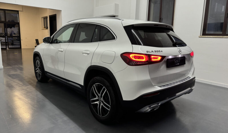 
Mercedes Benz GLA 200d Automatic Sport full									