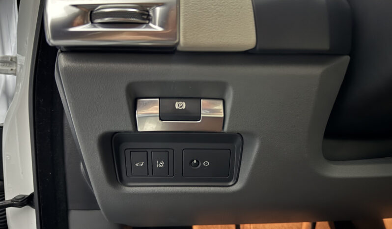 
Jaguar E-Pace 2.0D 150CV full									