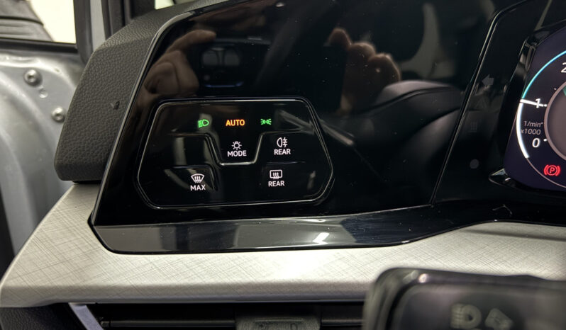 
Volkswagen Golf 8 2.0 TDi full									