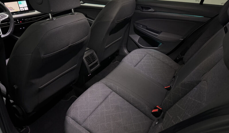 
Volkswagen Golf 8 2.0 TDi full									