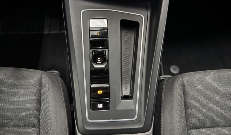 
Volkswagen Golf 8 2.0 TDi full									