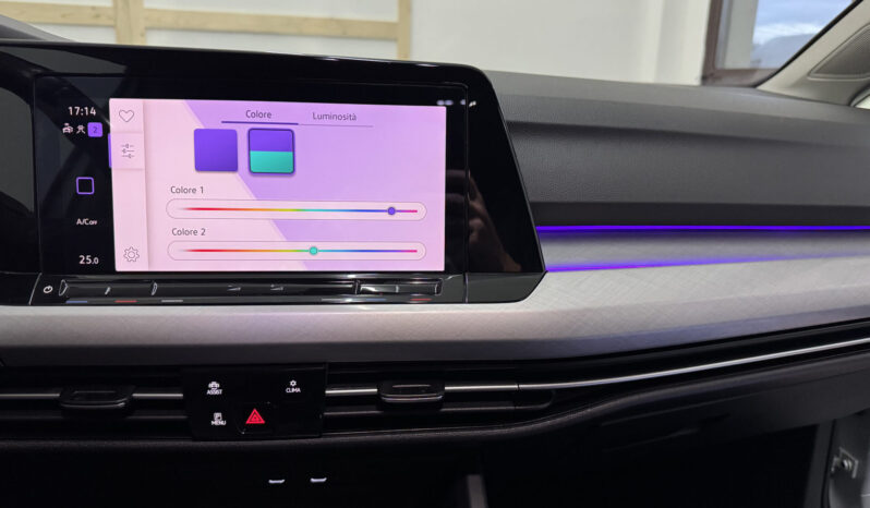 
Volkswagen Golf 8 2.0 TDi full									