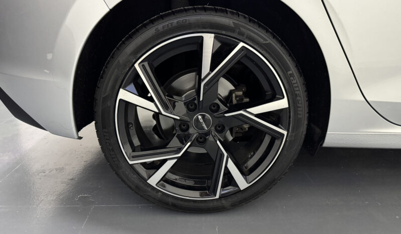 
Volkswagen Golf 8 2.0 TDi full									