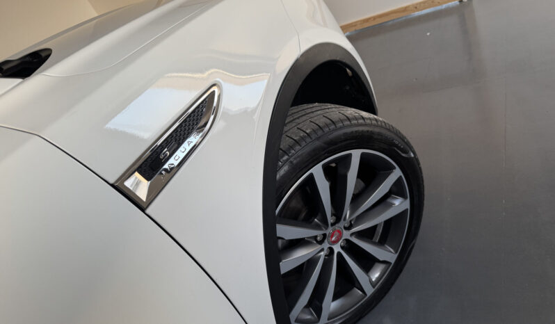 
Jaguar E-Pace 2.0D 150CV full									