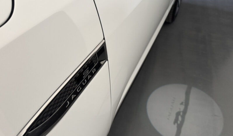 
Jaguar E-Pace 2.0D 150CV full									