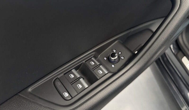 
Audi A5 SPB 2.0 Quattro S-Line full									