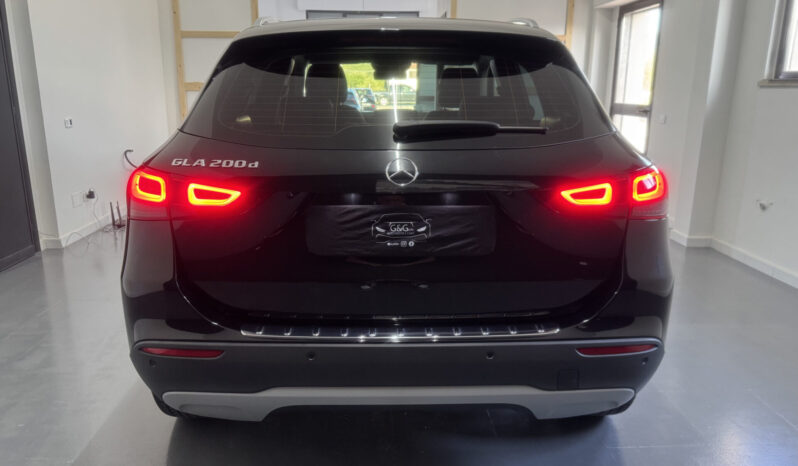 
Mercedes-Benz GLA 200d Automatic full									