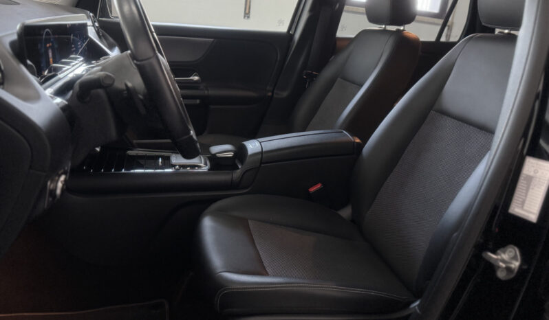 
Mercedes-Benz GLA 200d Automatic full									