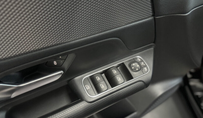 
Mercedes-Benz GLA 200d Automatic full									