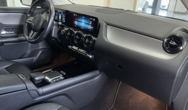 
Mercedes-Benz GLA 200d Automatic full									