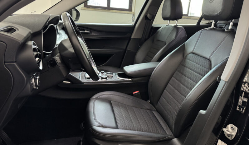 
Alfa Romeo Stelvio 2.2 TD Q4 Sprint full									