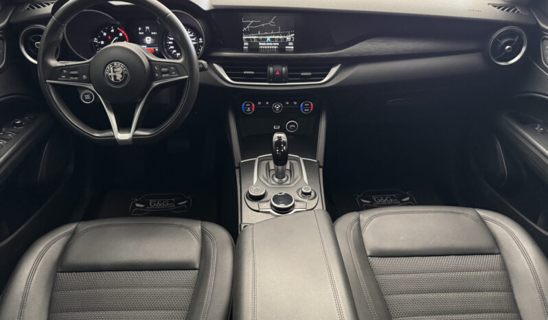 
Alfa Romeo Stelvio 2.2 TD 180CV Q4 full									