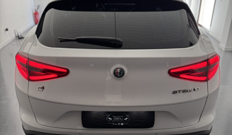 
Alfa Romeo Stelvio 2.2 TD 180CV Q4 full									