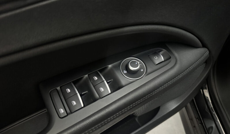 
Alfa Romeo Stelvio 2.2 TD Q4 190CV full									