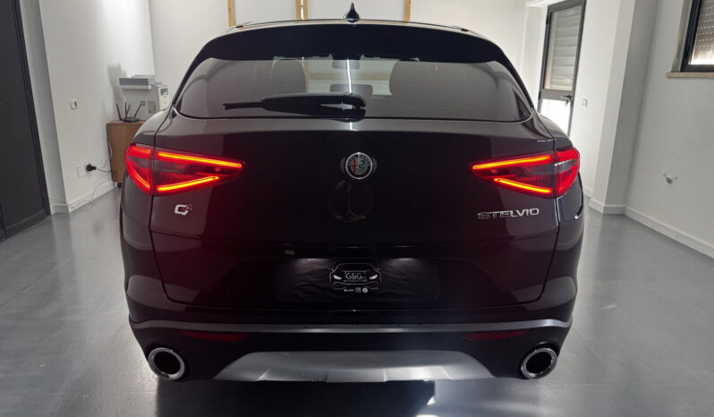 
Alfa Romeo Stelvio 2.2 TD Q4 190CV full									